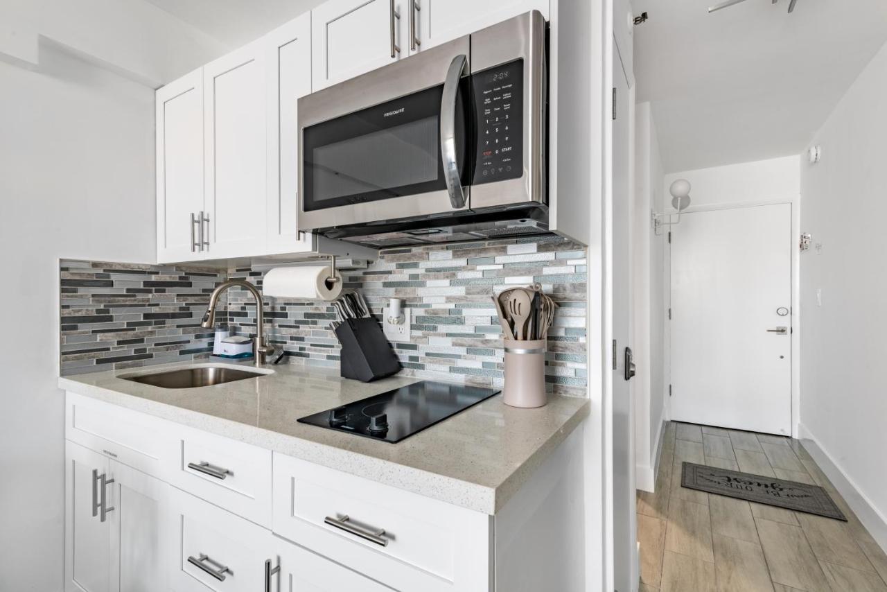 Newly Renovated Oceanfront Studio W/ Balcony - Daytona Beach Apartment Ngoại thất bức ảnh